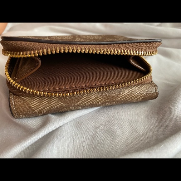 Coach Wallet - Picture 6 of 8